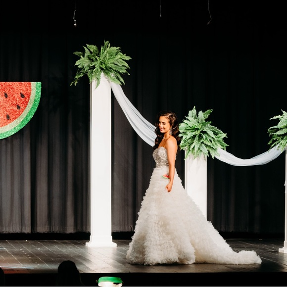 Sherri Hill White Off-Shoulder Prom Dress 00 - Picture 5 of 6
